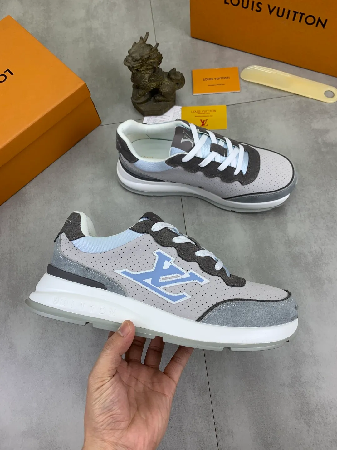 Men's men's shoes💰P440💰[New model]🆘[Louis Vuitton] LV official website latest model🎁casual and fashionable men's shoes👟hot style💥simple and elegant style, exclusive for trendy men. Unique official website latest brand elements👑original decoration, fashionable and generous, the fabric is made of original calfskin➕comfortable and breathable mesh lining➕pig skin lining ✅The official website specifies wear-resistant casual outsole, the classic model is taken in real life🎬Color: 3️⃣colors available😍Number of codes: 38-44 (45 46 customized)